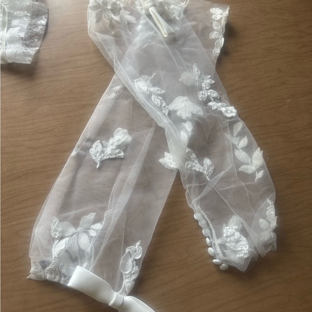 Elegant Bridal White Lace Gloves